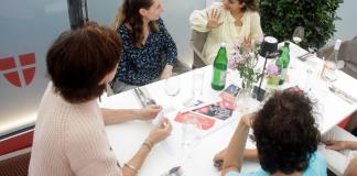 Cenar con desconocidos: una iniciativa en Austria para combatir la polarización