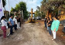 CU Costa Sur y gobierno de Cihuatlán ponen en marcha obra de adoquinamiento en Jaluco en beneficio de la comunidad universitaria y local