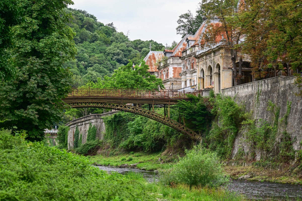 Una ciudad termal fantasma arrasada por la corrupción vuelve a la vida en Rumania Una ciudad termal fantasma arrasada por la corrupción vuelve a la vida en Rumania