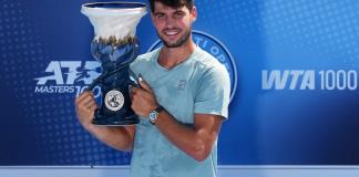 Alcaraz gana su primer Masters 1000 de Cincinnati por abandono de Sinner