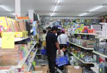 La odisea del regreso a clases: jaliscienses apuestan por calidad en lista de útiles