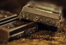 Bacterias y hongos seleccionados en laboratorio para lograr un chocolate de gran sabor