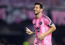 Cristiano Ronaldo es aclamado en Hong Kong, donde Messi fue abucheado el año pasado
