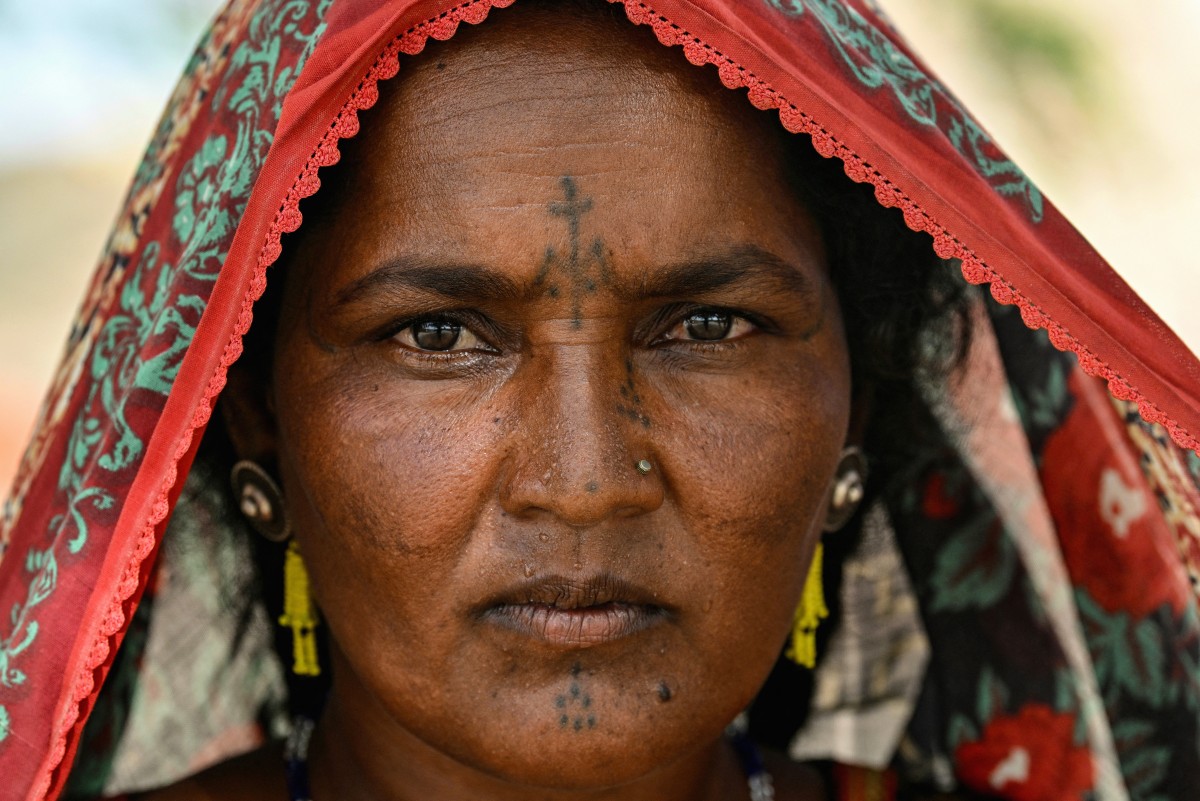 Los tatuajes faciales hindúes, una tradición que se pierde en las ciudades de Pakistán Los tatuajes faciales hindúes, una tradición que se pierde en las ciudades de Pakistán