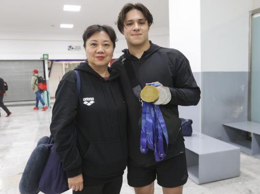 Entrenadora china Ma Jin transforma en oro sueño de clavadista mexicano Osmar Olvera