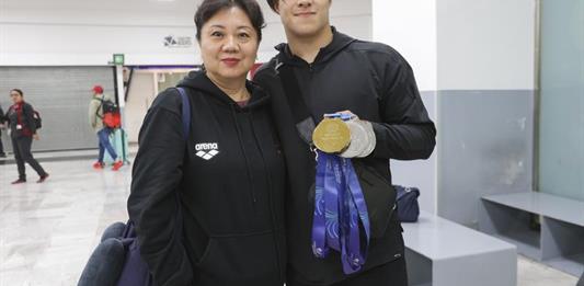 Entrenadora china Ma Jin transforma en oro sueño de clavadista mexicano Osmar Olvera