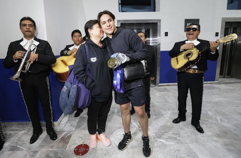 Entrenadora china Ma Jin transforma en oro sueño de clavadista mexicano Osmar Olvera Entrenadora china Ma Jin transforma en oro sueño de clavadista mexicano Osmar Olvera