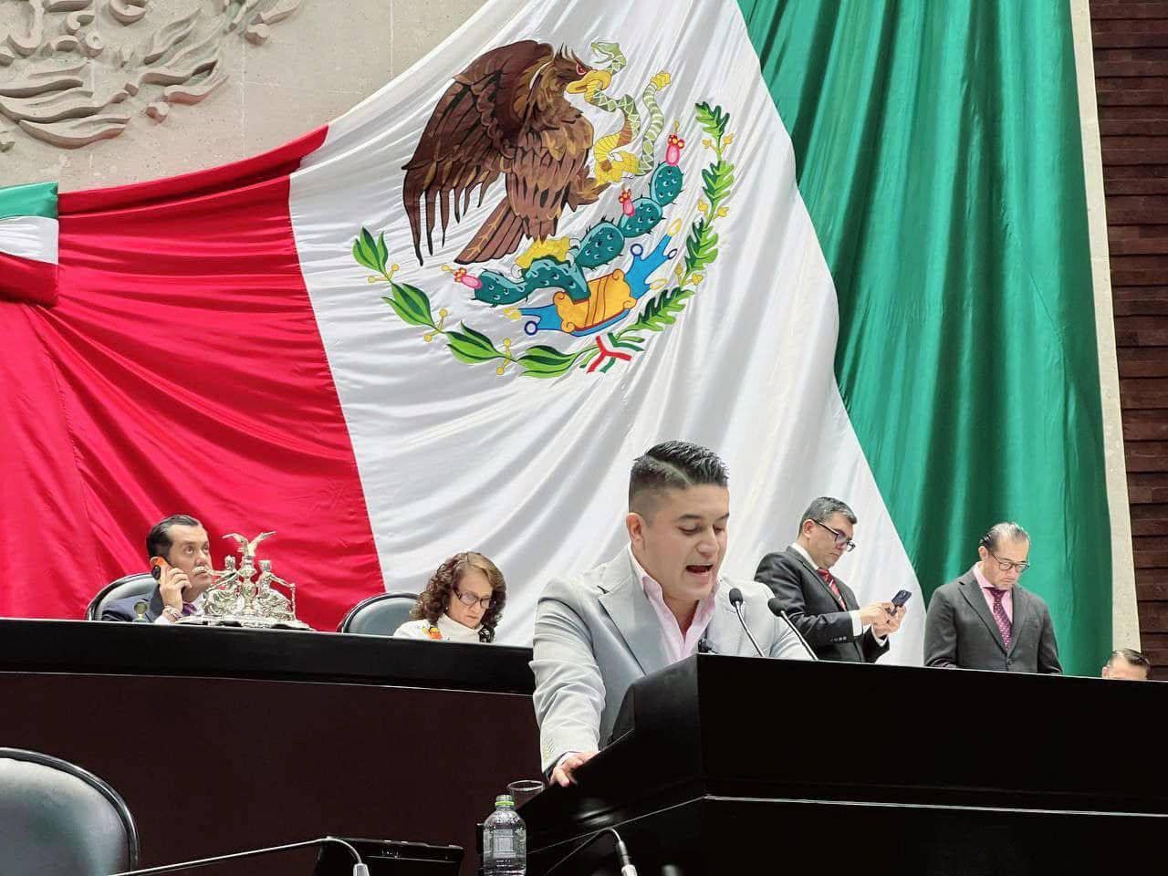 Tecutli Gómez presenta su agenda legislativa para el congreso federal Tecutli Gómez presenta su agenda legislativa para el congreso federal