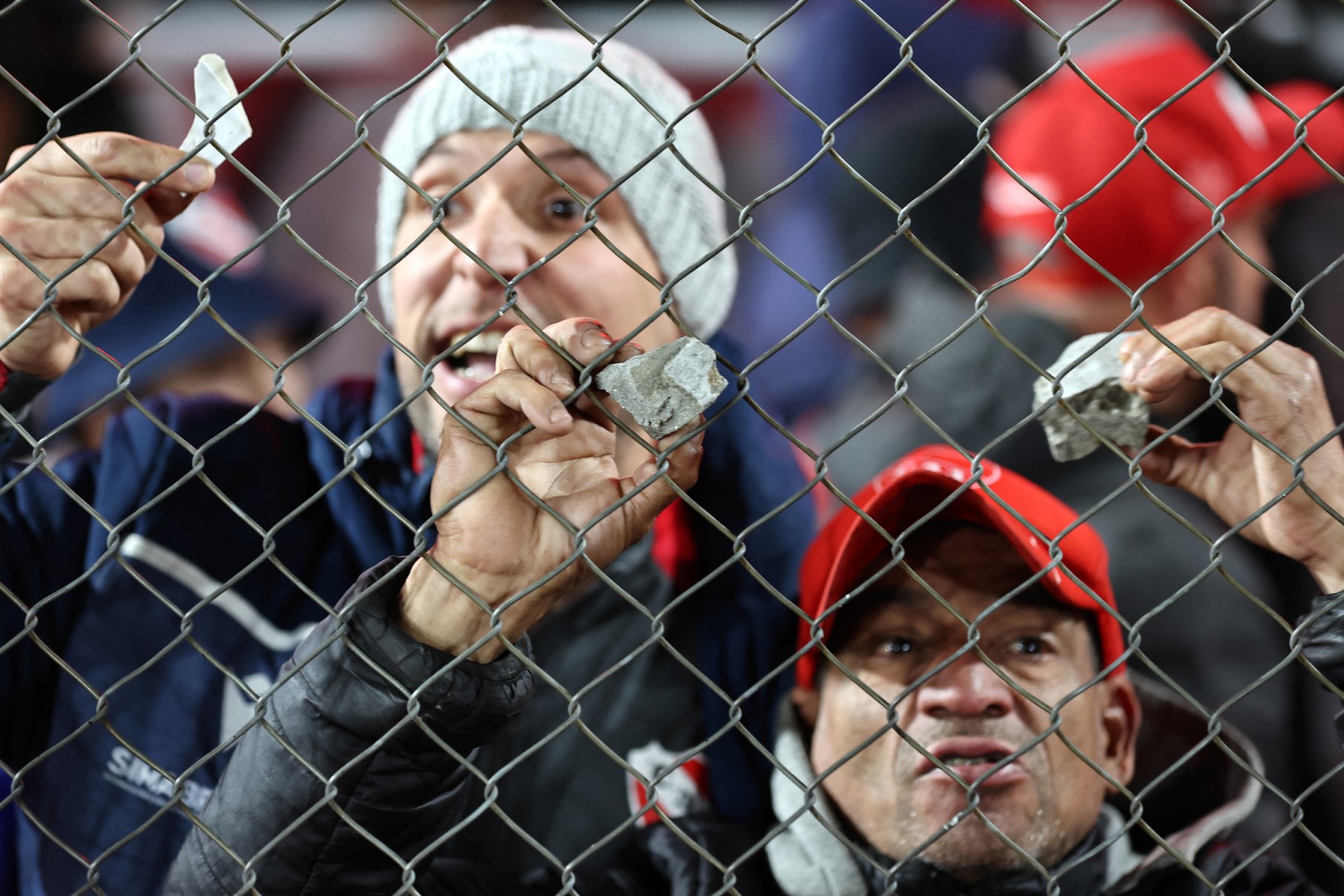 ¿Por qué persiste la violencia en el fútbol latinoamericano?