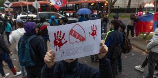 Argentina evalúa responsabilidades tras violenta batalla campal en estadio de fútbol