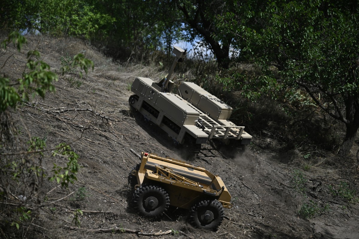 Bajo un cielo surcado de drones, robots ayudan a los médicos militares ucranianos Bajo un cielo surcado de drones, robots ayudan a los médicos militares ucranianos