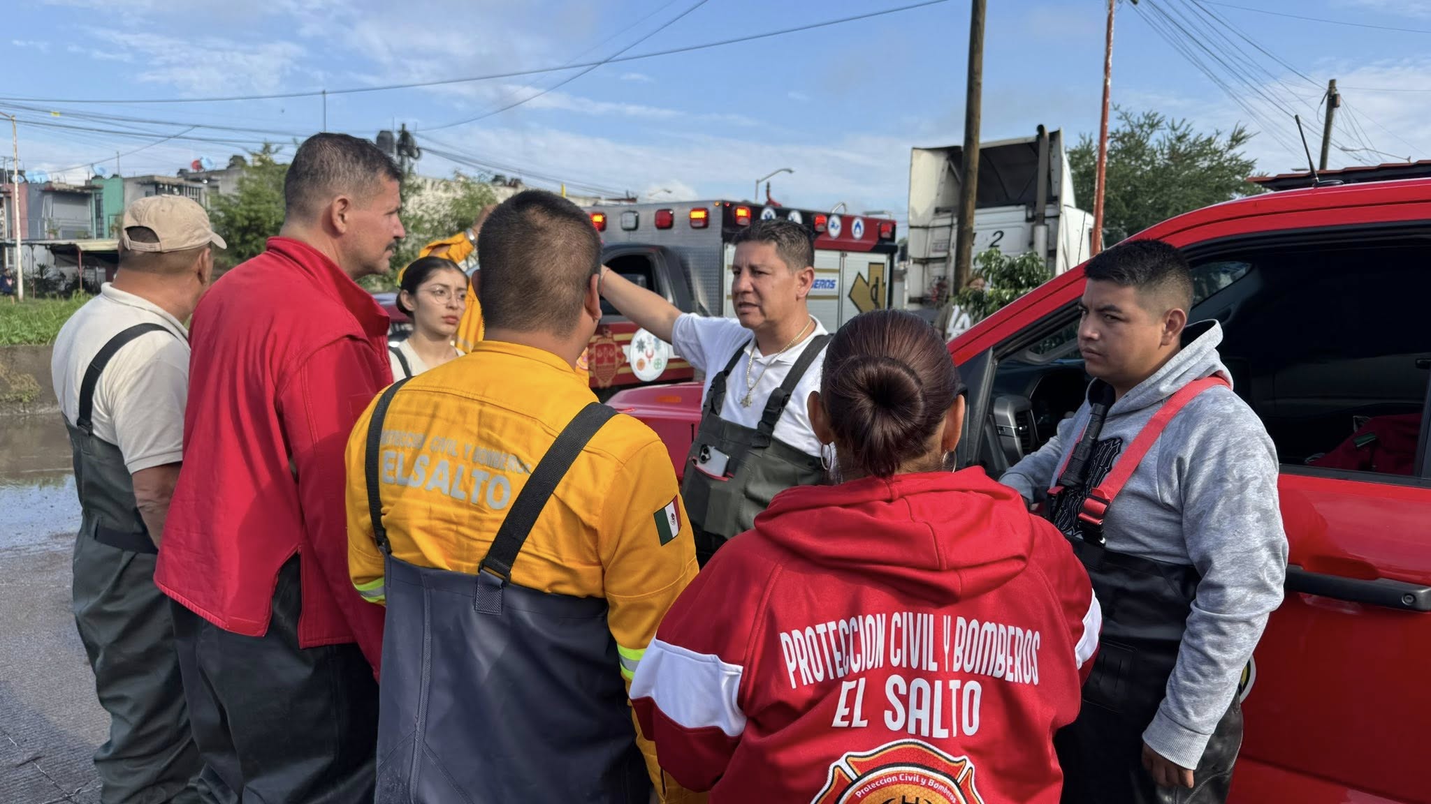 El Salto, bajo el agua: 120 casas inundadas por fallo en compuertas del Río Santiago El Salto, bajo el agua: 120 casas inundadas por fallo en compuertas del Río Santiago