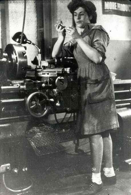 Ultra Violeta Radio - Vi. 22 Ago 2025 -  Dra. Dora Luz Flores y Thelma Estrin 