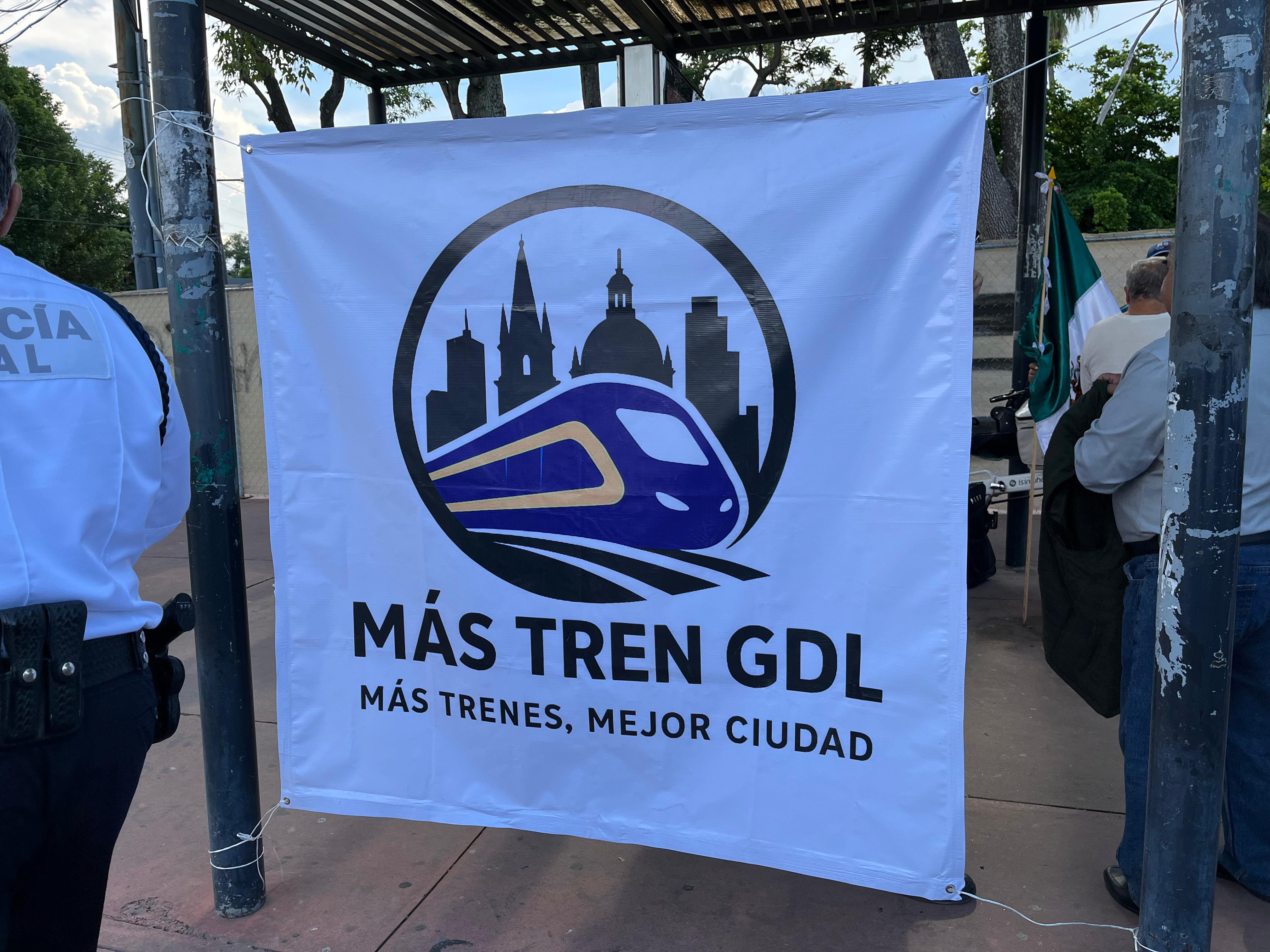 De nuevo, ciudadanos protestan contra BRT al aeropuerto y exigen Línea 5 con vagones De nuevo, ciudadanos protestan contra BRT al aeropuerto y exigen Línea 5 con vagones