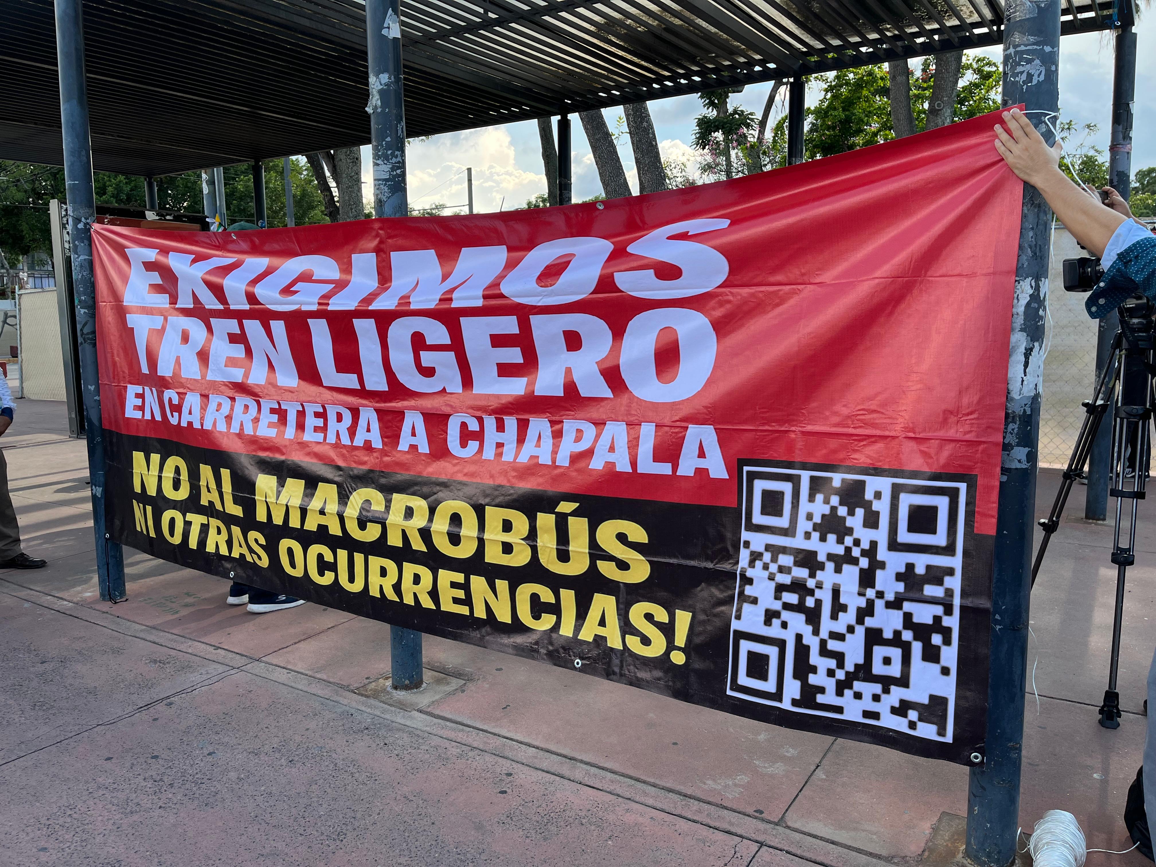 De nuevo, ciudadanos protestan contra BRT al aeropuerto y exigen Línea 5 con vagones De nuevo, ciudadanos protestan contra BRT al aeropuerto y exigen Línea 5 con vagones