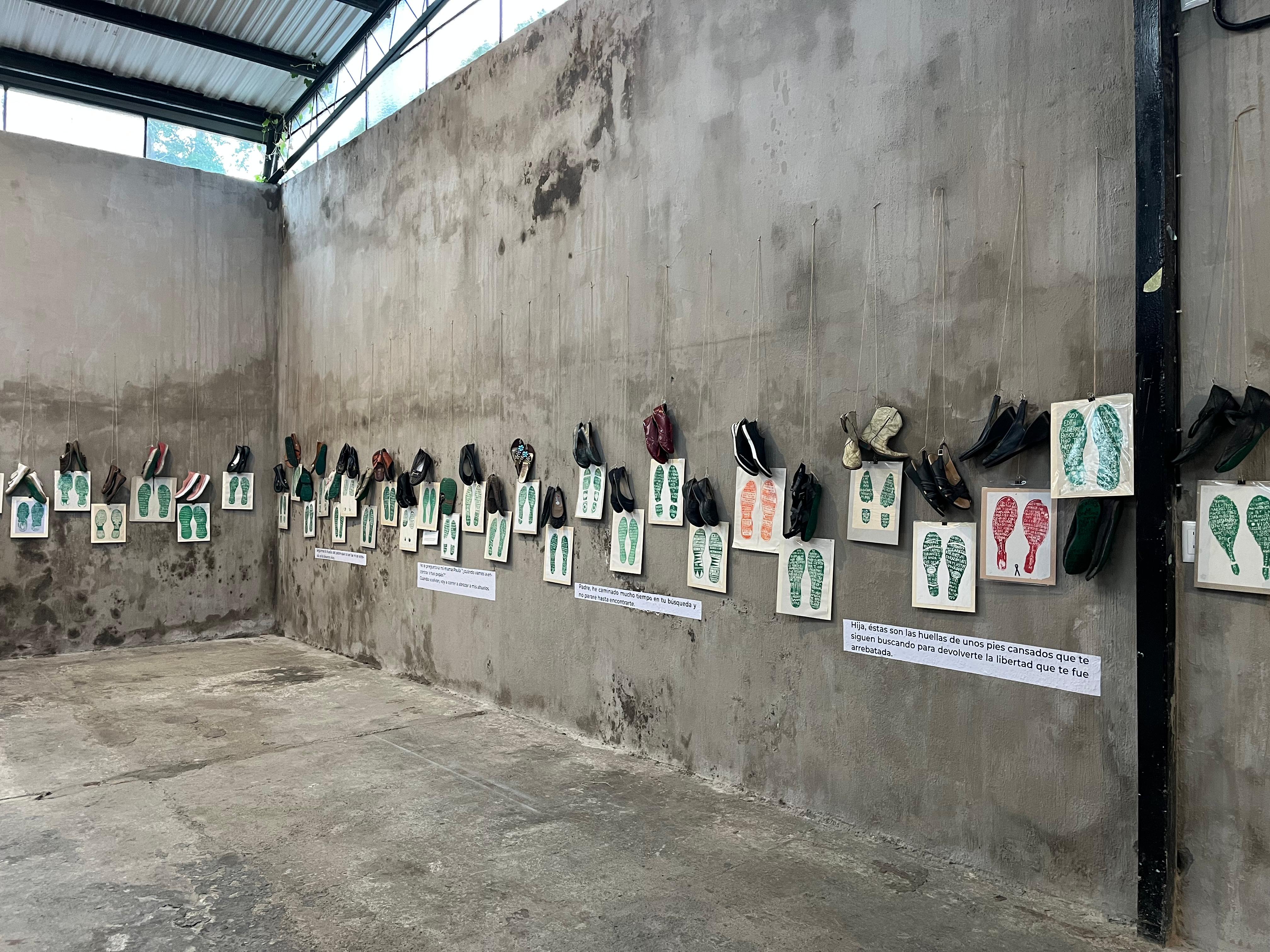 Huellas de la Memoria: la exposición de 150 zapatos que cuenta 10 años de búsqueda Huellas de la Memoria: la exposición de 150 zapatos que cuenta 10 años de búsqueda