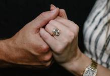 El anillo de compromiso de Taylor Swift: un antiguo diamante diseñado por Travis Kelce