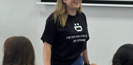 “Conozcan sus derechos y defiéndanlos”, les dice Dalila a los estudiantes de la UdeG 