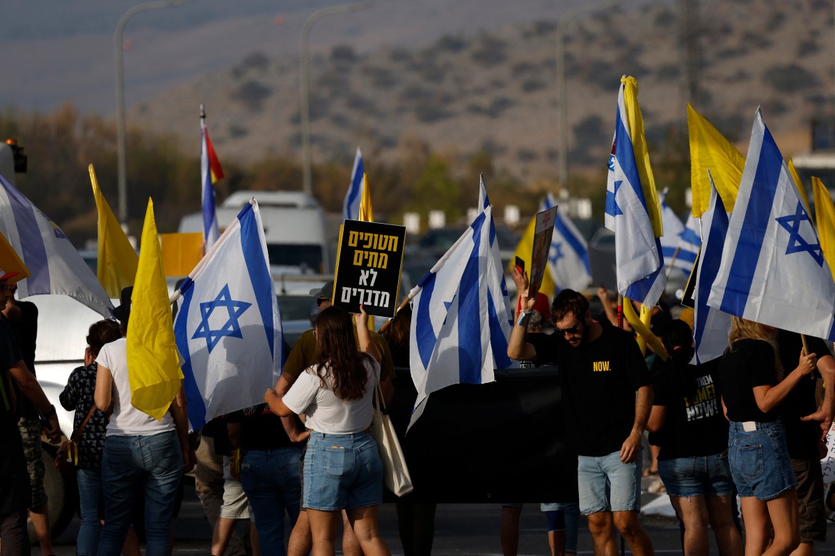Manifestantes en Israel urgen acuerdo sobre rehenes antes de reunión de gabinete Manifestantes en Israel urgen acuerdo sobre rehenes antes de reunión de gabinete
