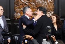 Sheinbaum juzga lamentable la pelea a golpes entre senadores en México