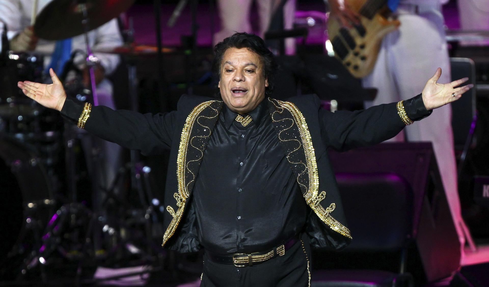 Netflix lanza serie acerca de Juan Gabriel con imágenes que grabó durante cuarenta años Netflix lanza serie acerca de Juan Gabriel con imágenes que grabó durante cuarenta años
