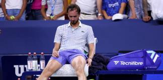 Medvedev multado con 42.500 dólares por su conducta en el US Open