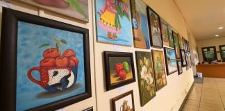 Adultos mayores de Zapotlán exhiben su talento en exposición de pintura al óleo