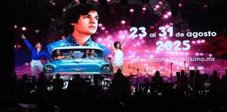 Homenaje a Juan Gabriel reúne a fans mexicanos y extranjeros en Ciudad Juárez