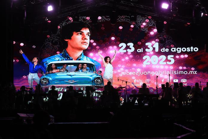 Homenaje a Juan Gabriel reúne a fans mexicanos y extranjeros en Ciudad Juárez Homenaje a Juan Gabriel reúne a fans mexicanos y extranjeros en Ciudad Juárez