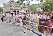Marchan familias para exigir resultados y denuncian falta de empatía y transparencia