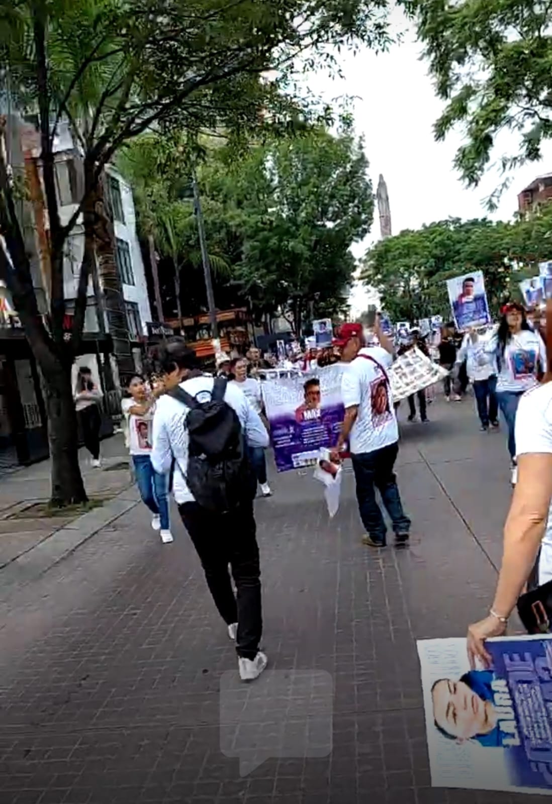 Marchan familias para exigir resultados y denuncian falta de empatía y transparencia Marchan familias para exigir resultados y denuncian falta de empatía y transparencia
