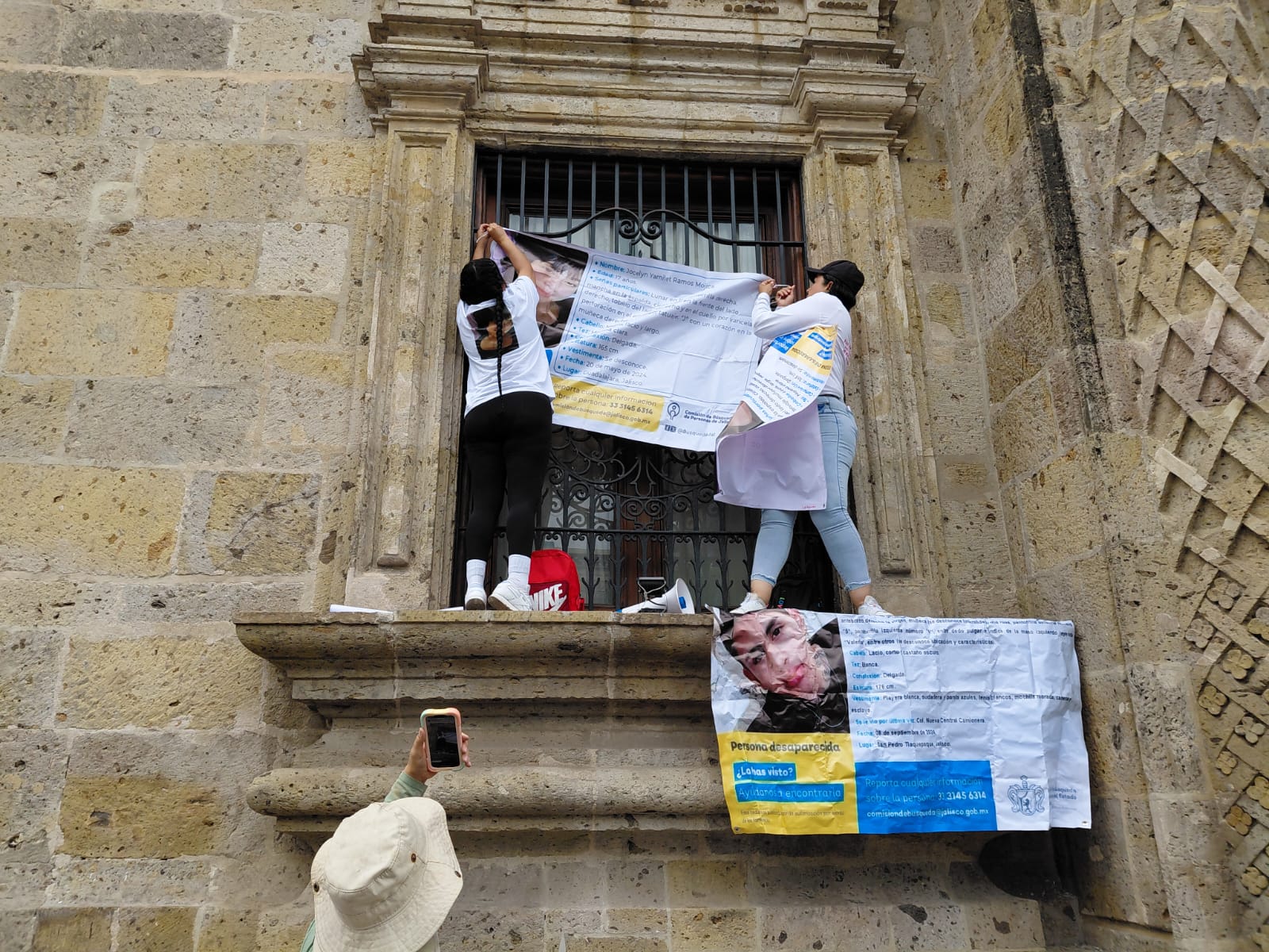 Marchan familias para exigir resultados y denuncian falta de empatía y transparencia Marchan familias para exigir resultados y denuncian falta de empatía y transparencia