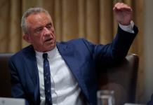 Secretario Kennedy pone en peligro a estadounidenses, advierten exjefes de agencia de salud