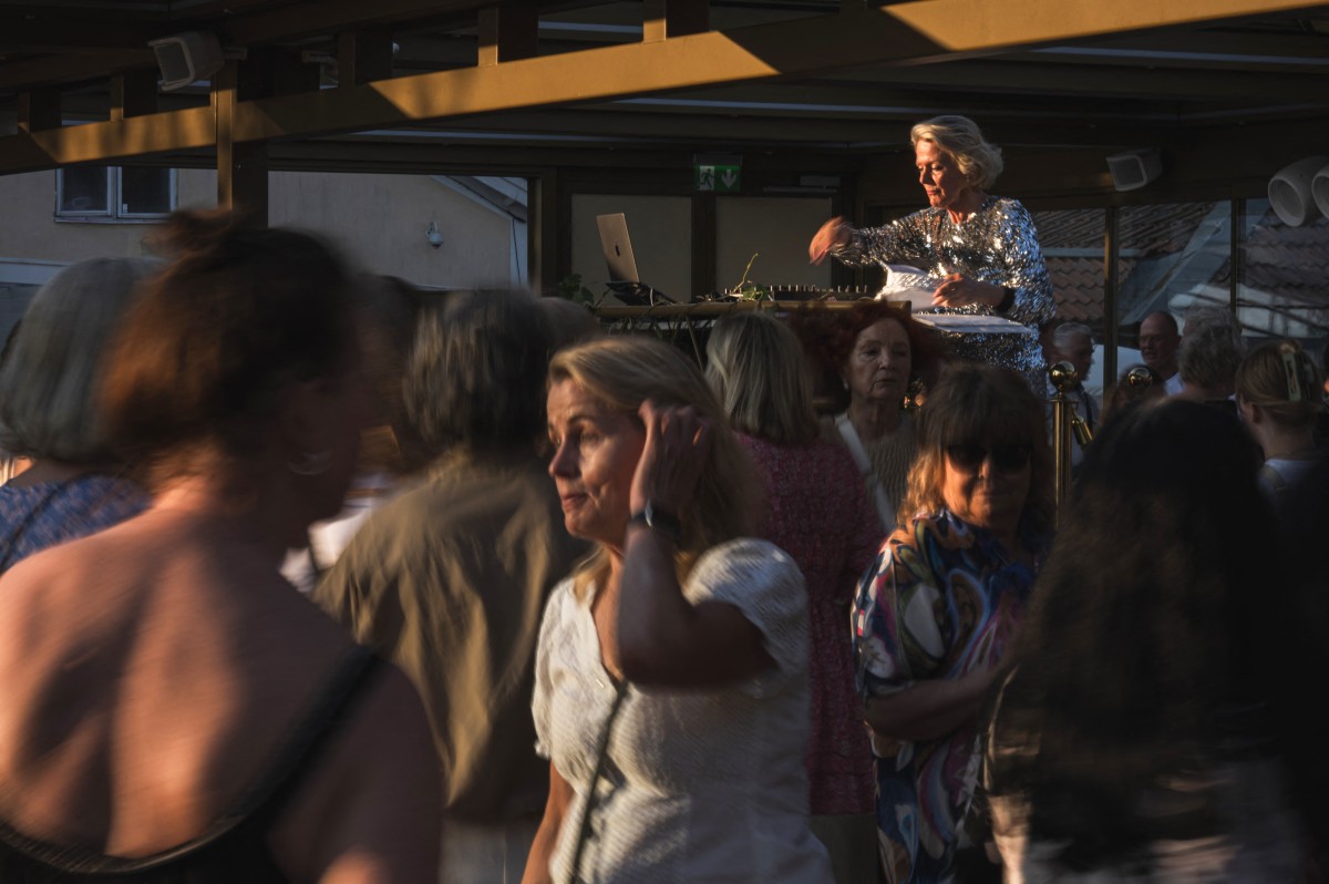 De ama de casa a ícono nocturno, DJ Gloria conquista las discotecas a los 81 años De ama de casa a ícono nocturno, DJ Gloria conquista las discotecas a los 81 años