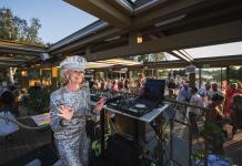 De ama de casa a ícono nocturno, DJ Gloria conquista las discotecas a los 81 años