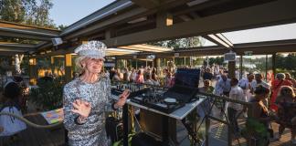De ama de casa a ícono nocturno, DJ Gloria conquista las discotecas a los 81 años