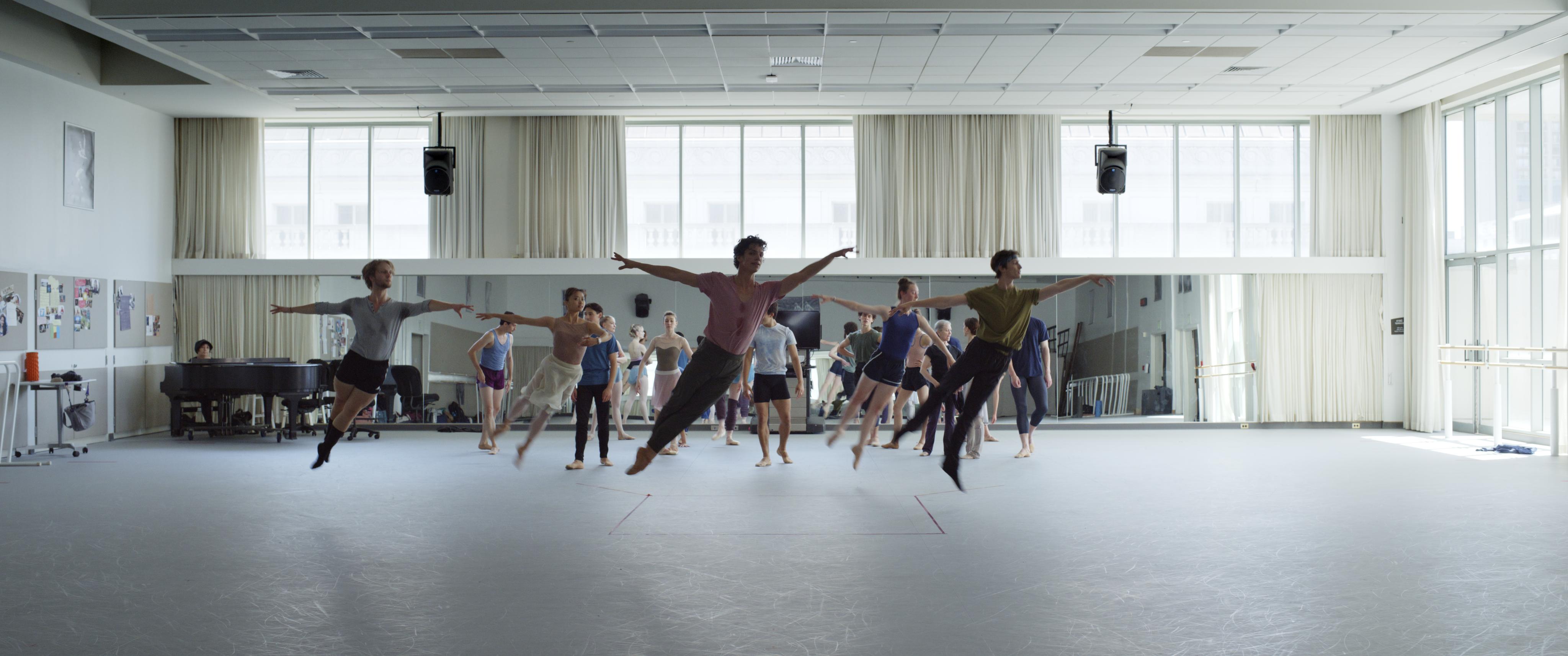 El bailarín tapatío Isaac Hernández debuta como protagonista en cine con Dreams El bailarín tapatío Isaac Hernández debuta como protagonista en cine con Dreams
