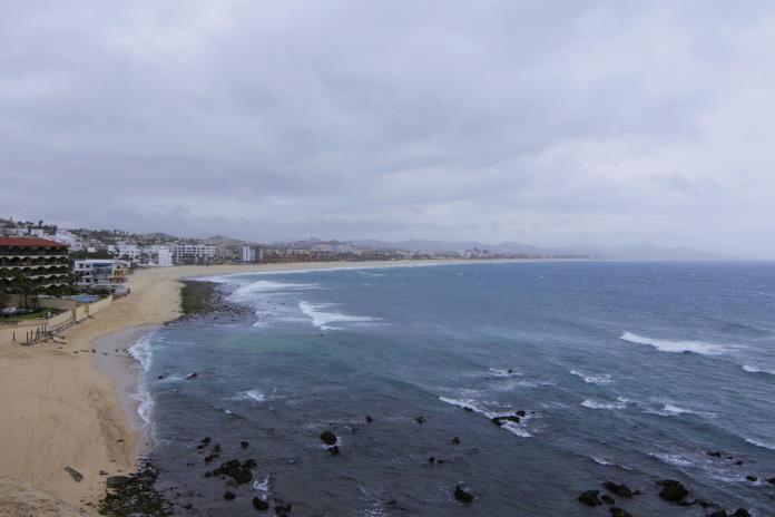 La Paz se prepara para el paso del huracán Lorena en costa del Pacífico La Paz se prepara para el paso del huracán Lorena en costa del Pacífico