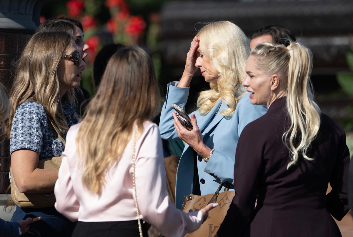 Víctimas de Epstein compilan una lista de abusadores sexuales Víctimas de Epstein compilan una lista de abusadores sexuales