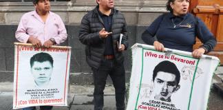 Familiares de Ayotzinapa acusan falta de "avances sustanciales" tras reunión con Sheinbaum