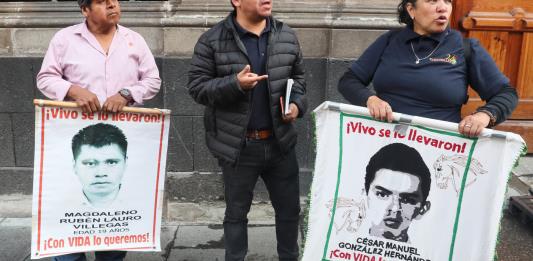 Familiares de Ayotzinapa acusan falta de “avances sustanciales” tras reunión con Sheinbaum