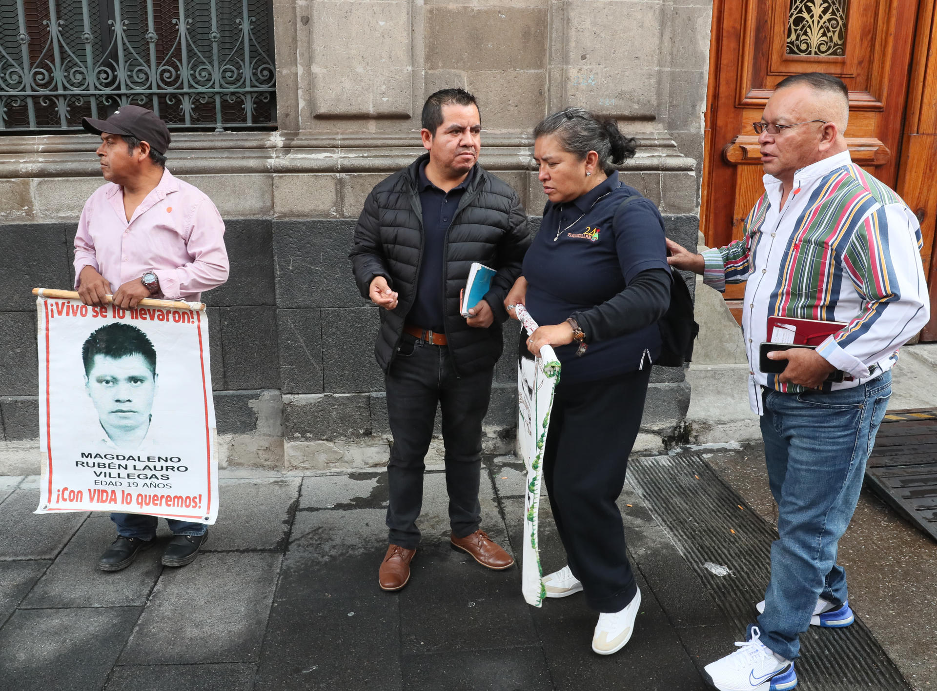 Familiares de Ayotzinapa acusan falta de “avances sustanciales” tras reunión con Sheinbaum