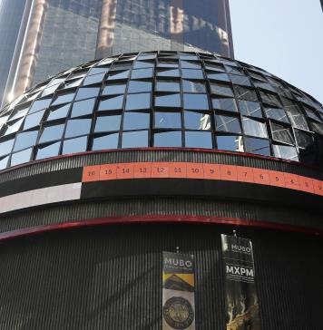 Bolsa mexicana gana el 1,47 %, suma tercera alza en la semana y sube a 62.544,56 unidades