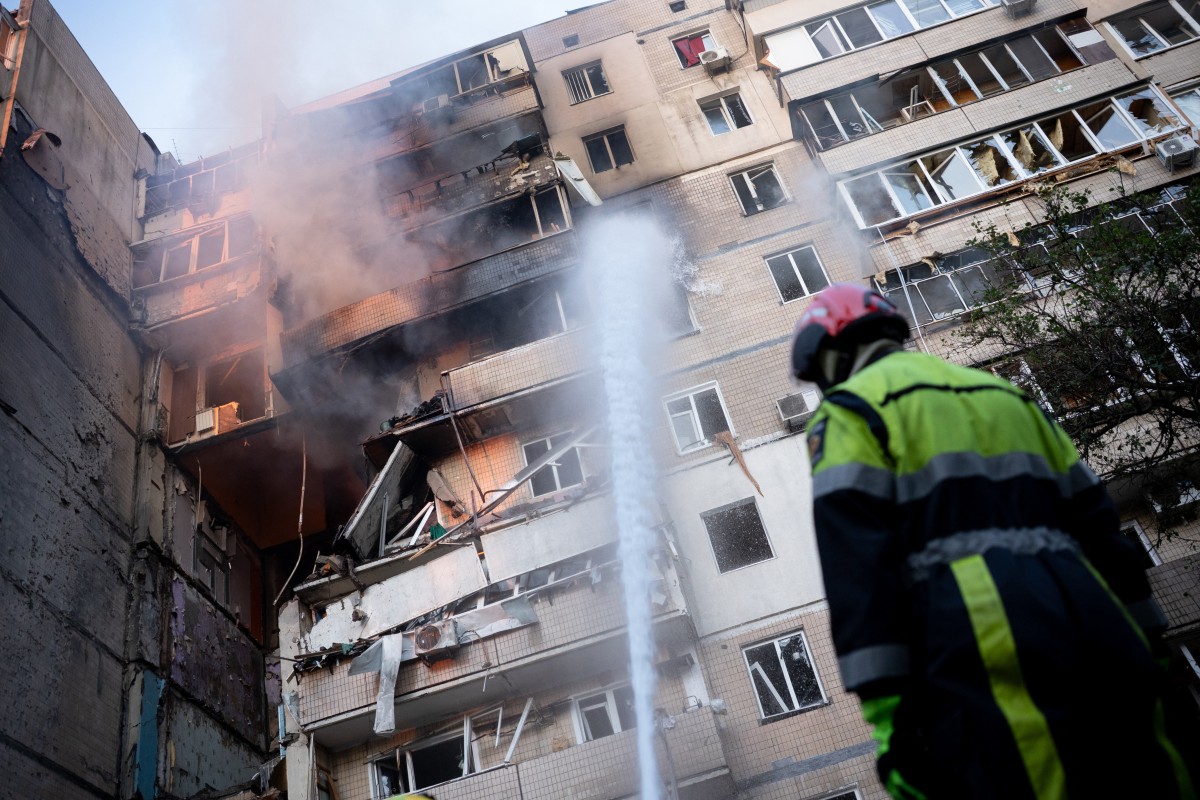 Rusia golpea la sede del gobierno ucraniano en su mayor bombardeo de la guerra
