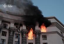 Rusia golpea la sede del gobierno ucraniano en su mayor bombardeo de la guerra