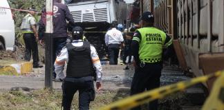 Suben a diez los muertos por el impacto de un tren con autobús en el Estado de México