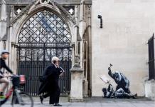 Una nueva obra de Banksy aparece en Londres tras detenciones de manifestantes propalestinos