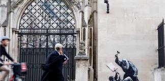 Una nueva obra de Banksy aparece en Londres tras detenciones de manifestantes propalestinos