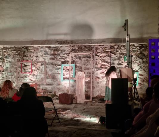 Presentan la obra de teatro Luces de navidad en julio