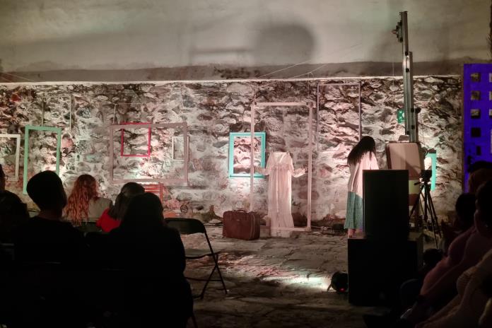 Presentan la obra de teatro Luces de navidad en julio